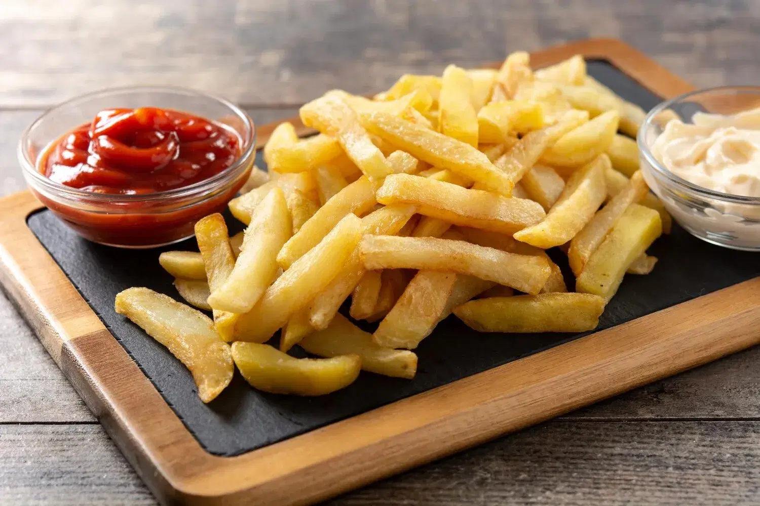 Fries https://4kym48m6w0dj35od.public.blob.vercel-storage.com/dishes/internal/fries-1760128557371.webp