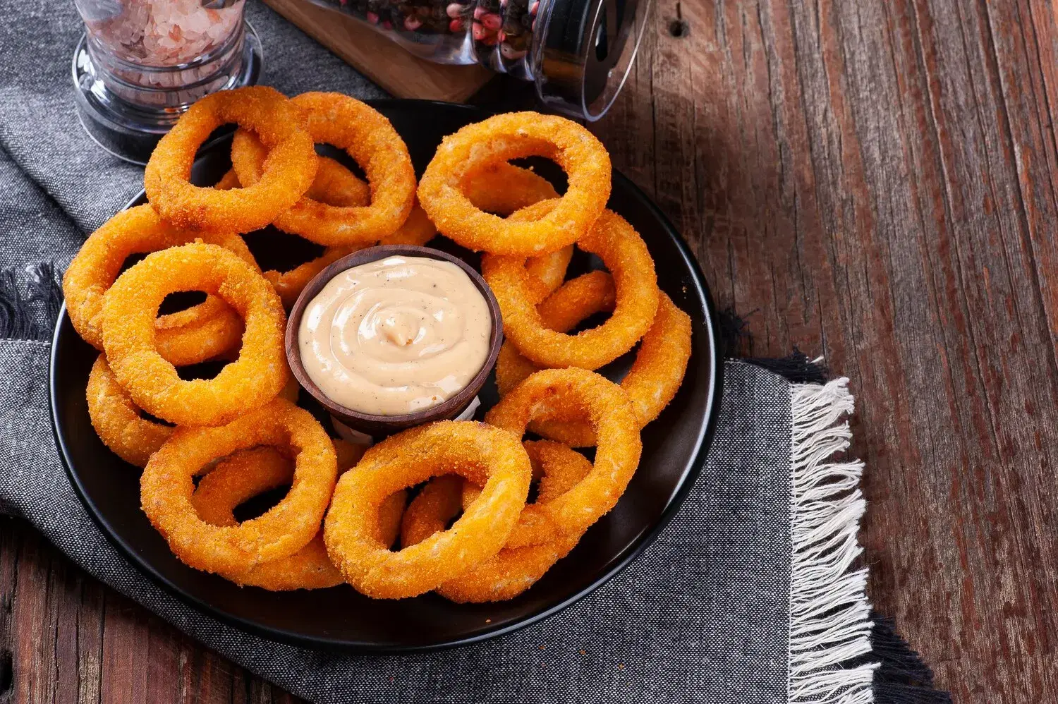 Onion Rings Onion Rings https://4kym48m6w0dj35od.public.blob.vercel-storage.com/dishes/internal/onion-rings-1762884698802.webp